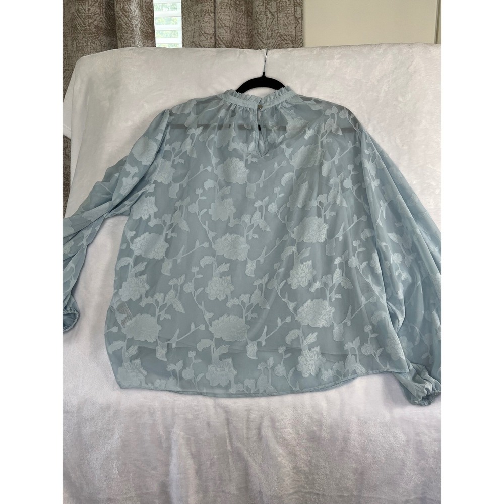 White House Black Market Blouse Womens XL Light Blue Excellent Floral Burn-Out - Picture 13 of 15